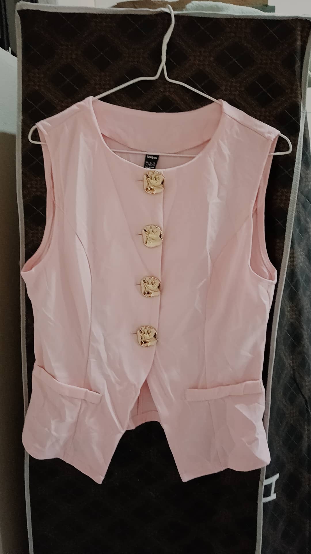Chaleco Rosa Botones