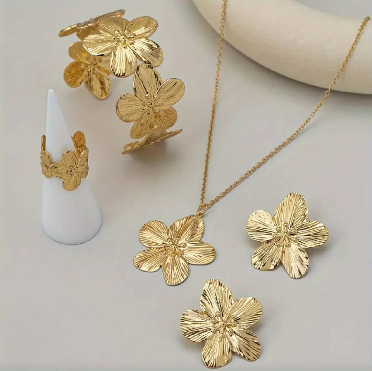 Set completo de flor dorado