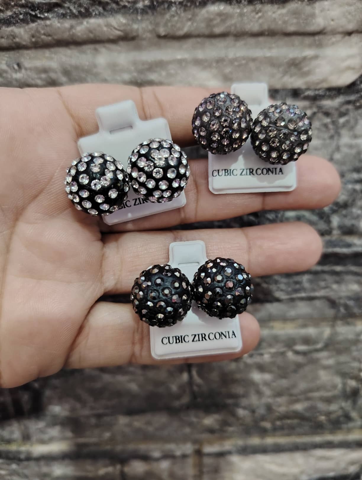 Aretes brillantes de bolita