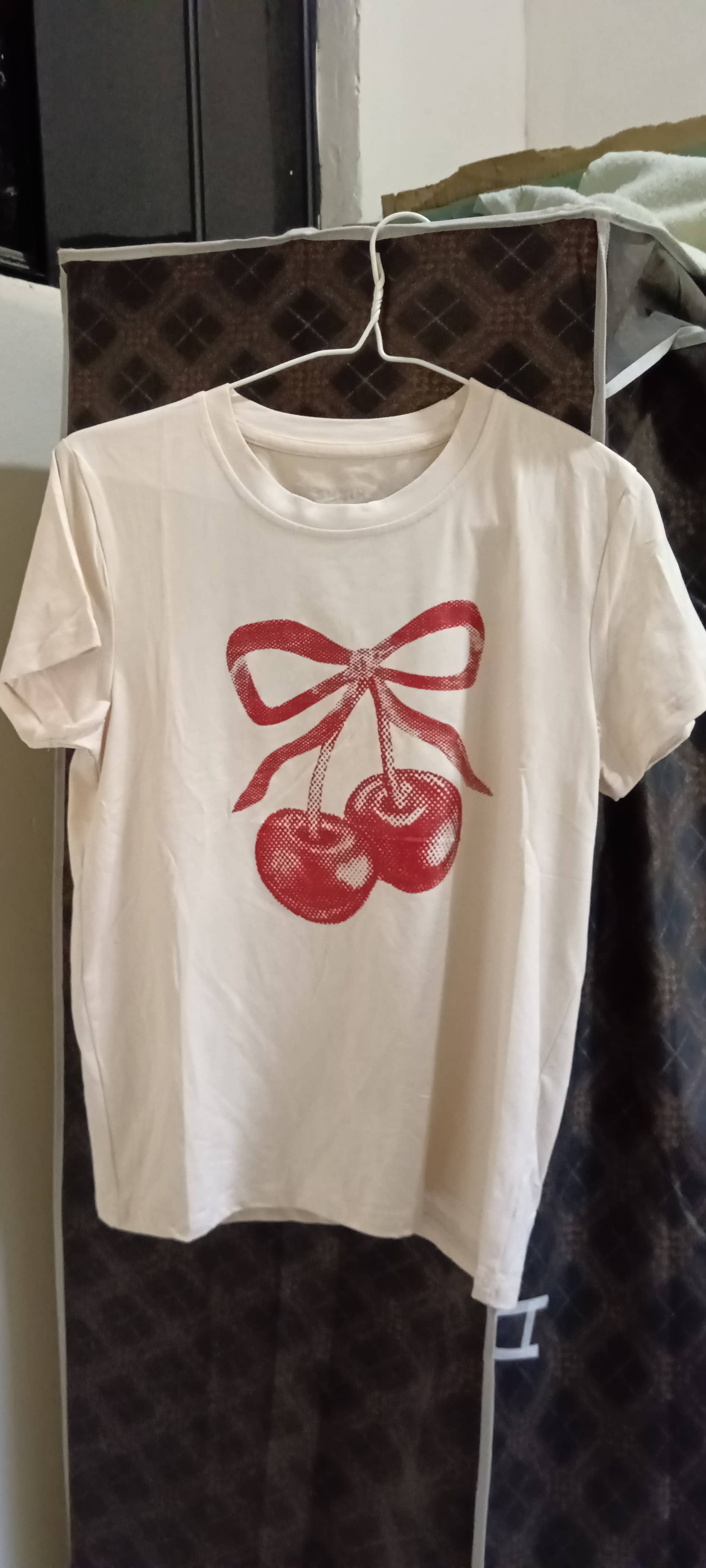 Camiseta Cerezas Rojas