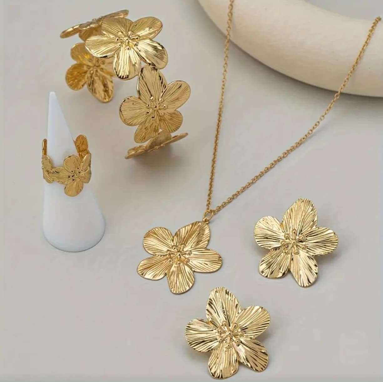 Set completo de flor dorado