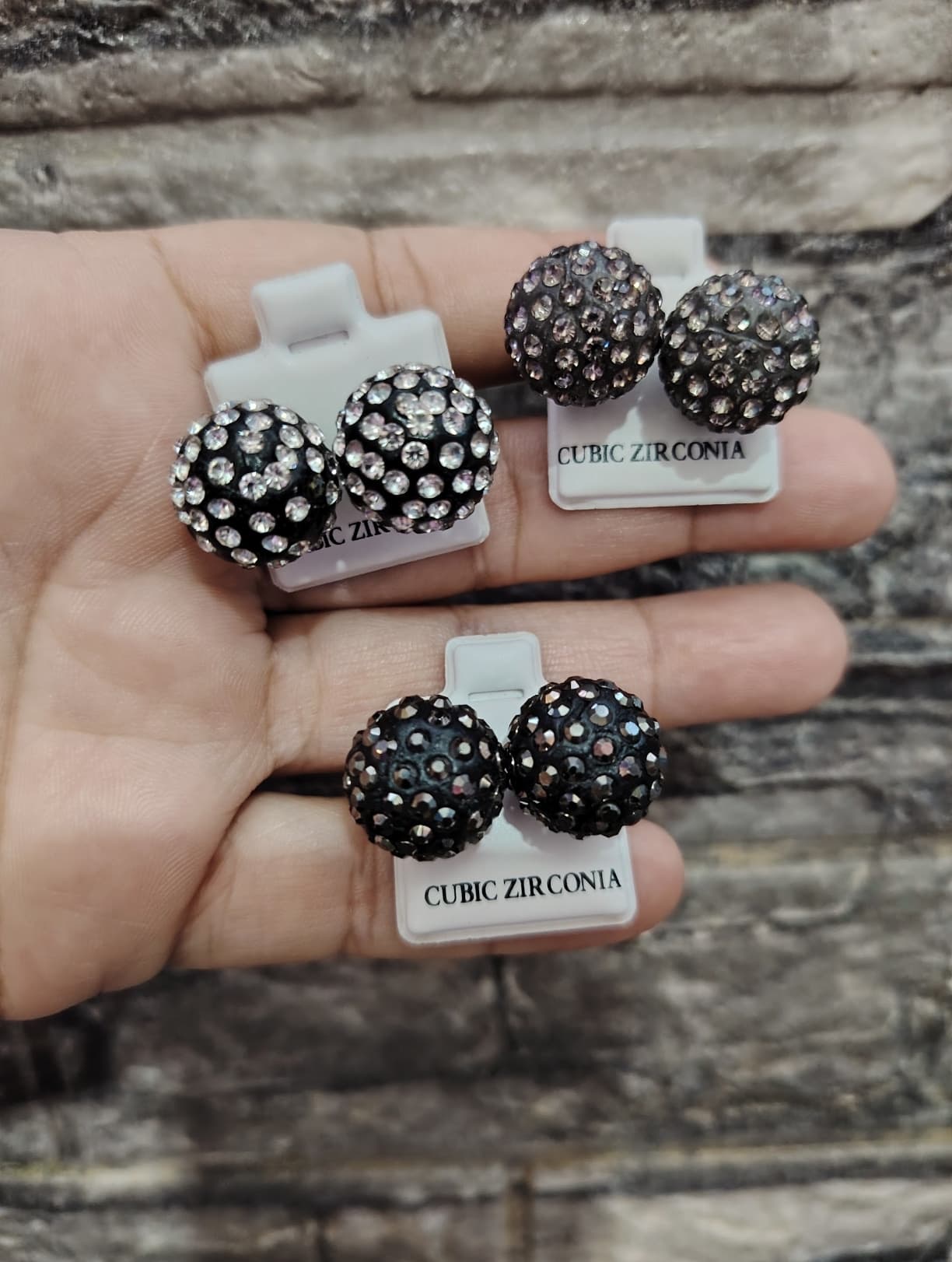 Aretes brillantes de bolita