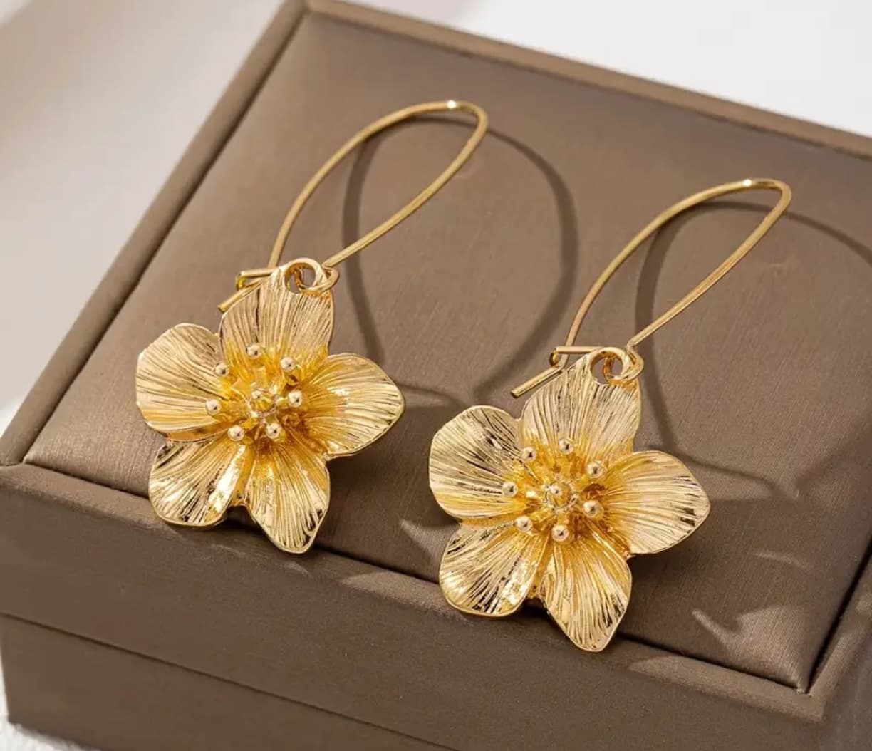Aretes Flor Dorados