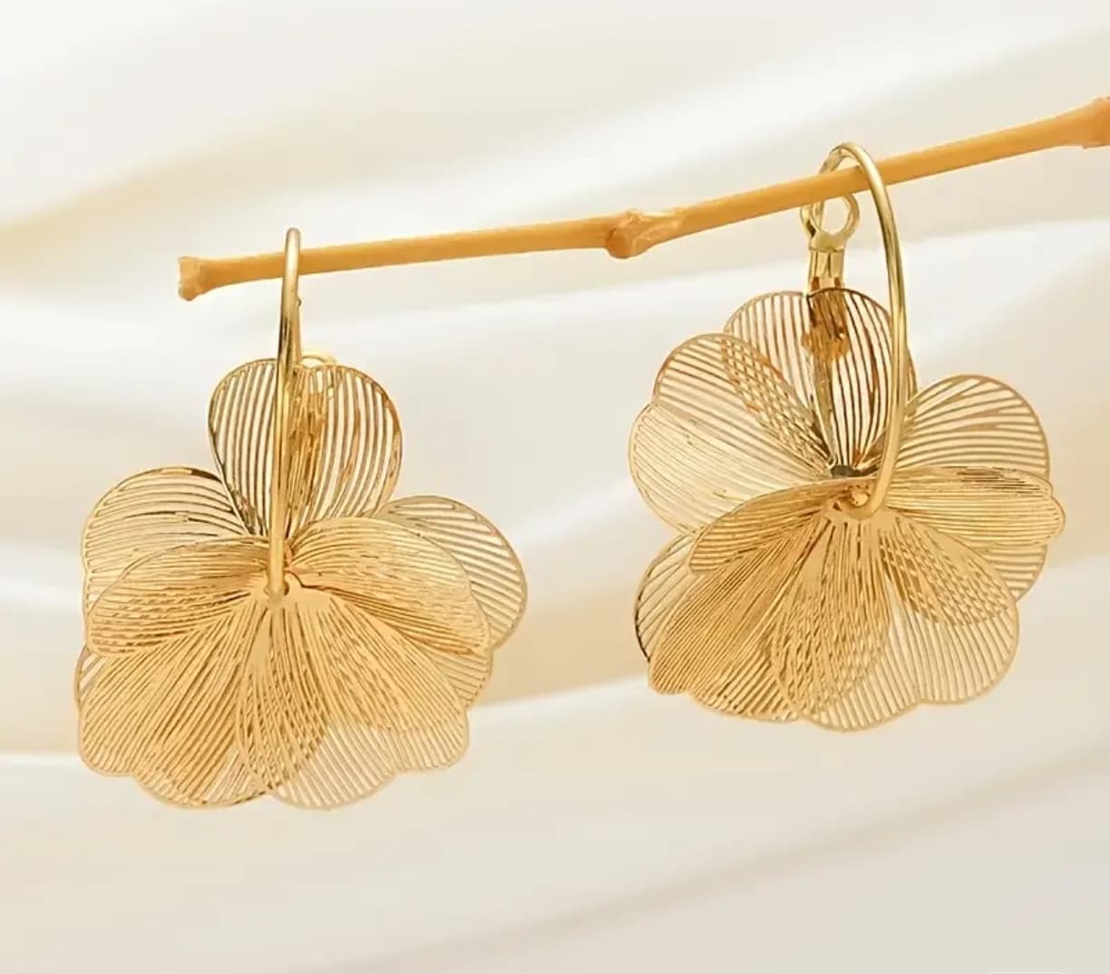 Aretes Flor Dorados