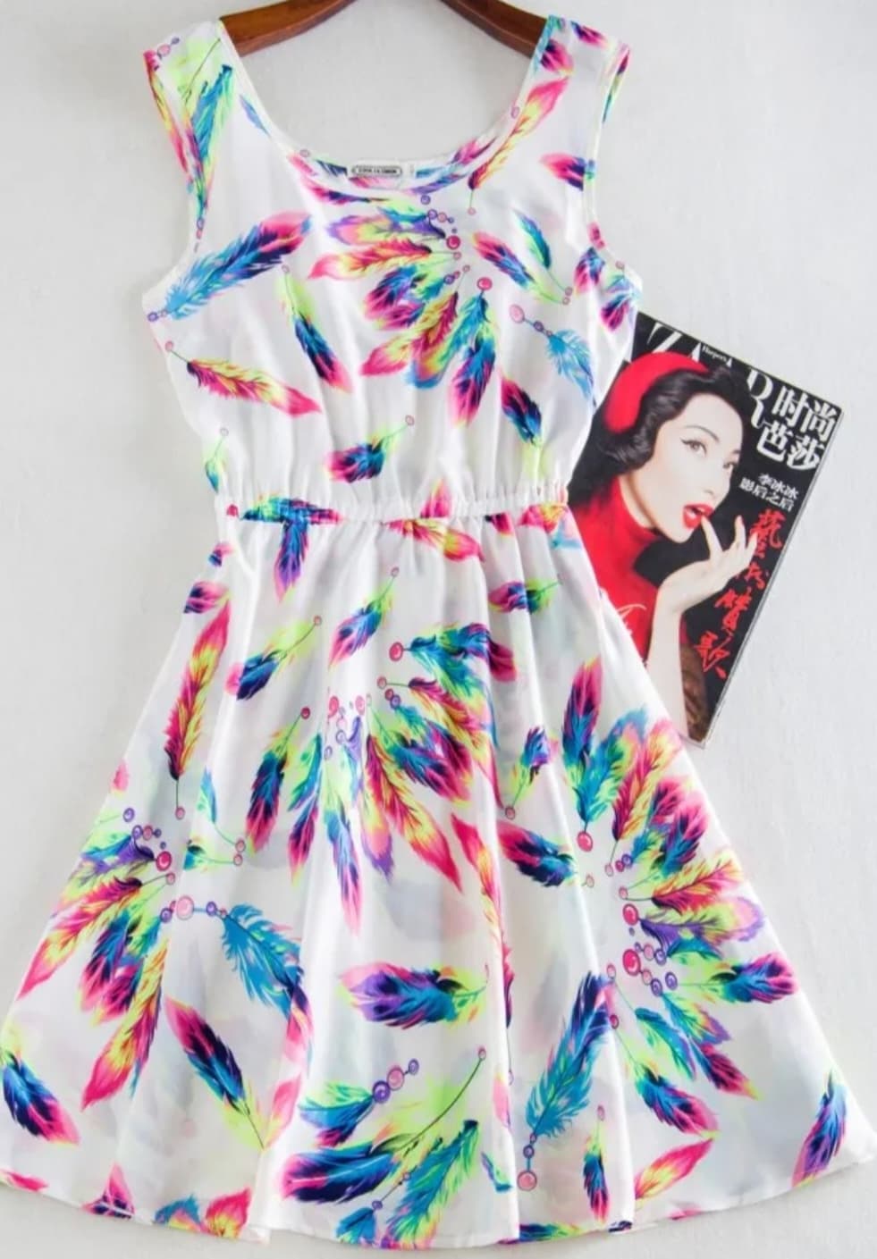 Vestido Estampado Plumas