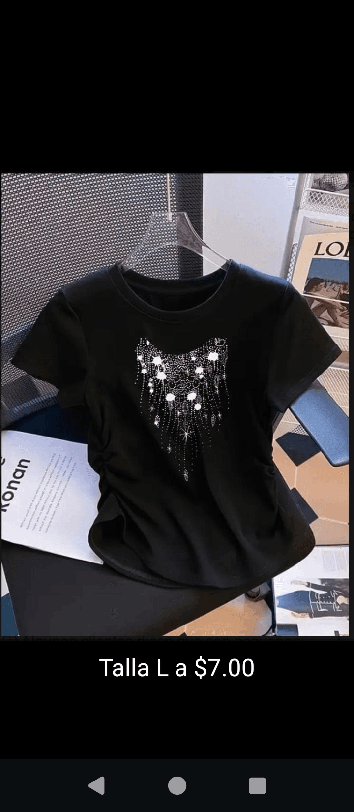 Camiseta negra con diseño