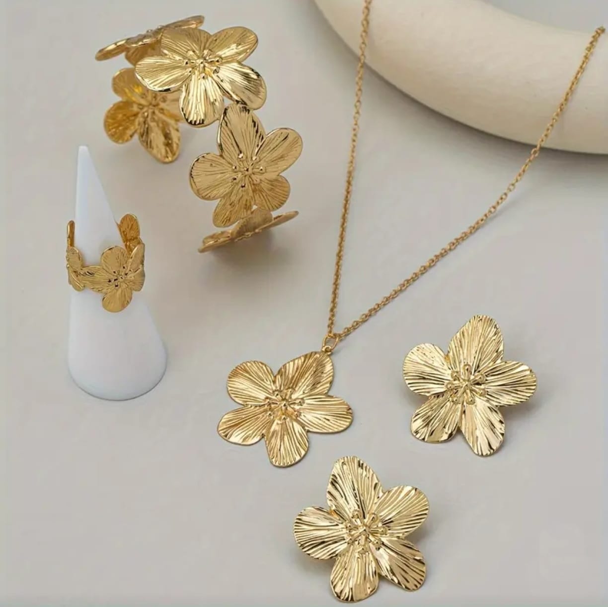 Set completo de flor dorado