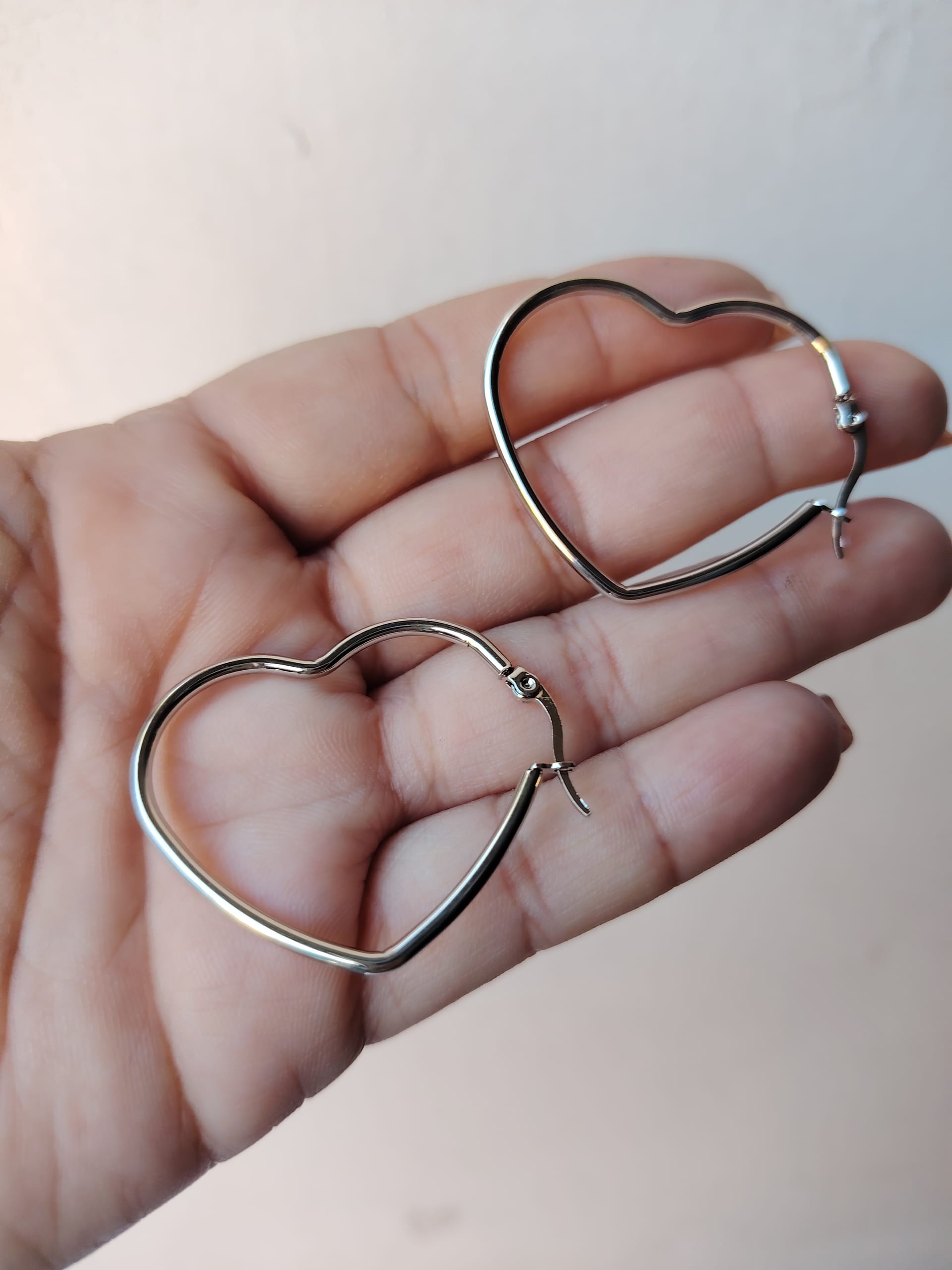 Aretes Corazón Plateados