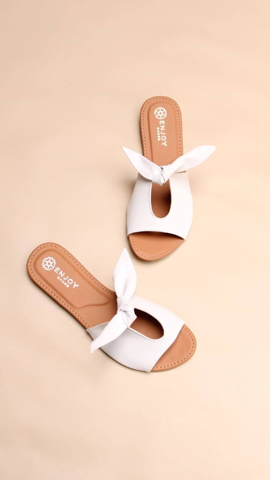 Sandalias Blancas con Moño