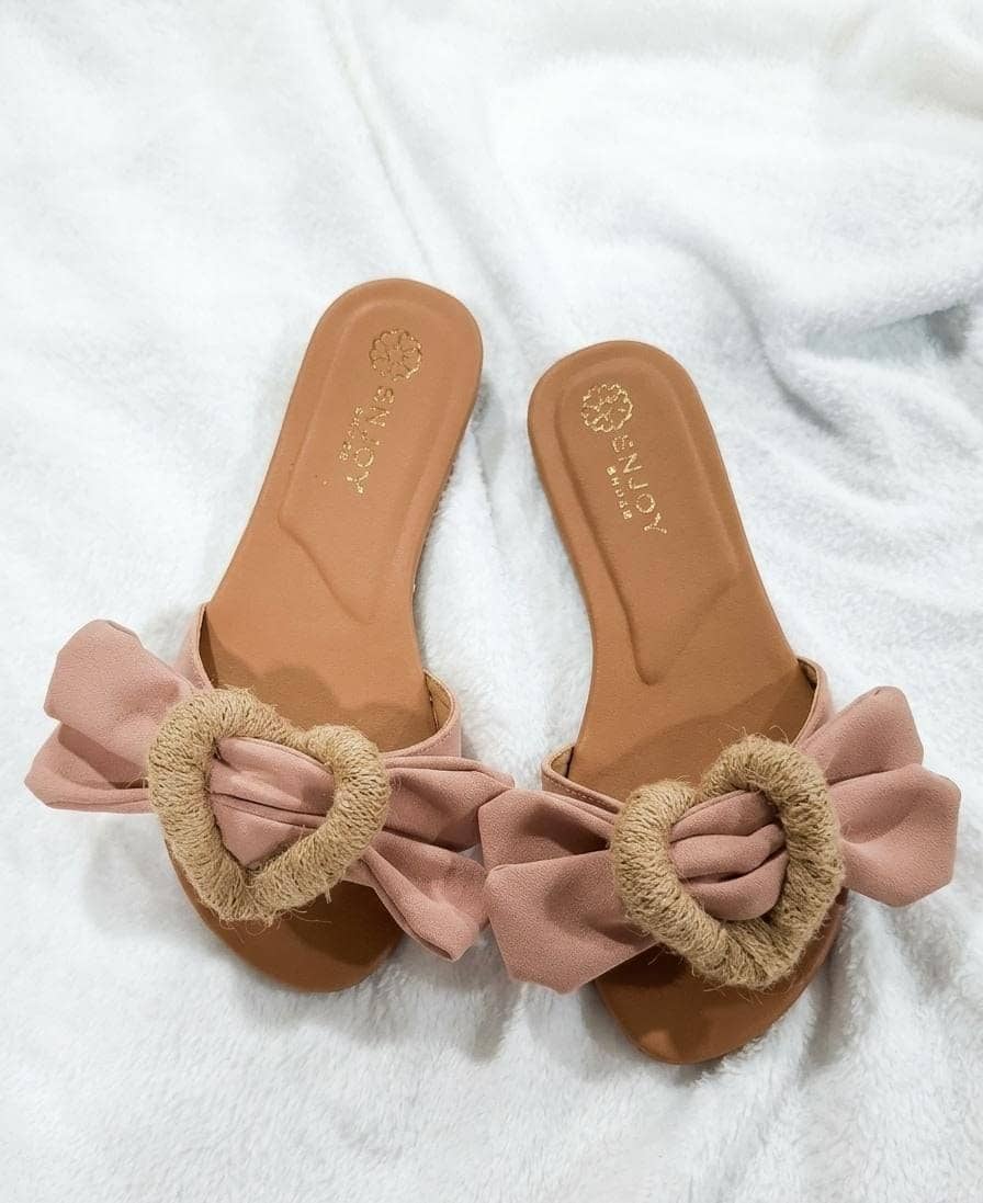 Sandalias con moño rosado