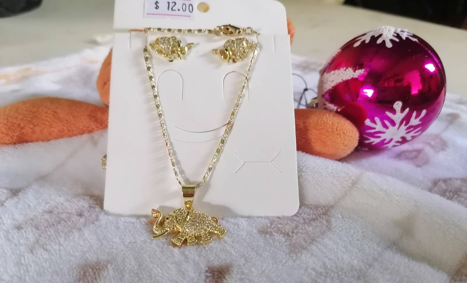 Set de collar y aretes dinosaurio