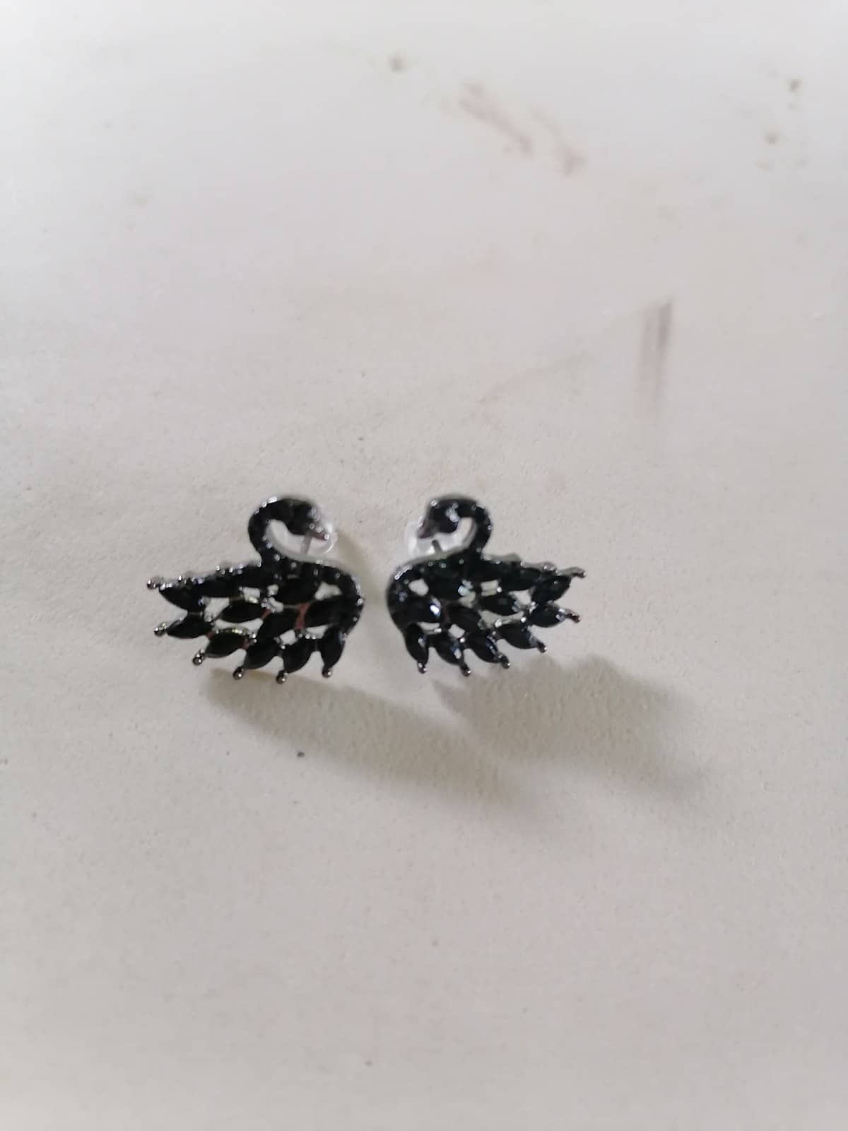 Aretes de Cisne Negro