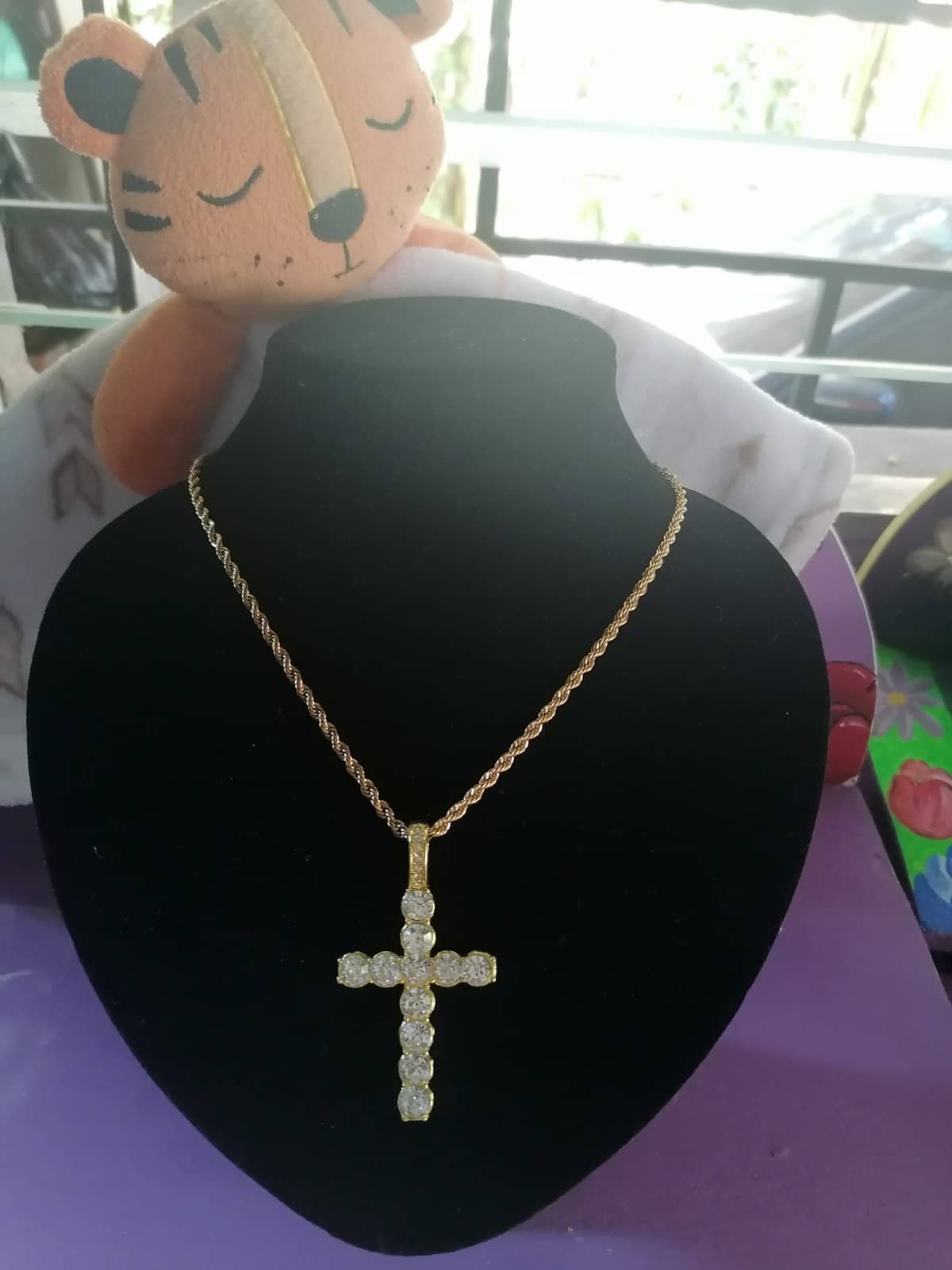 Collar Cruz con Diamantes