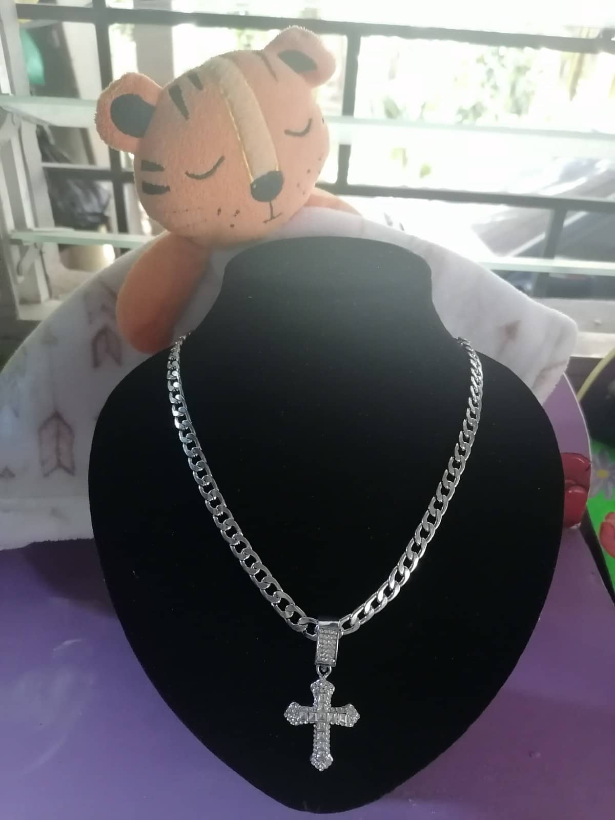 Collar con Cruz de Cristales
