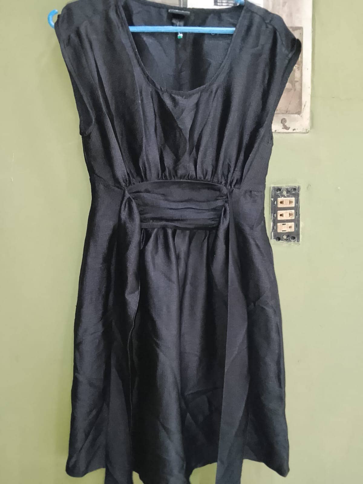 Vestido Negro con Cinturón