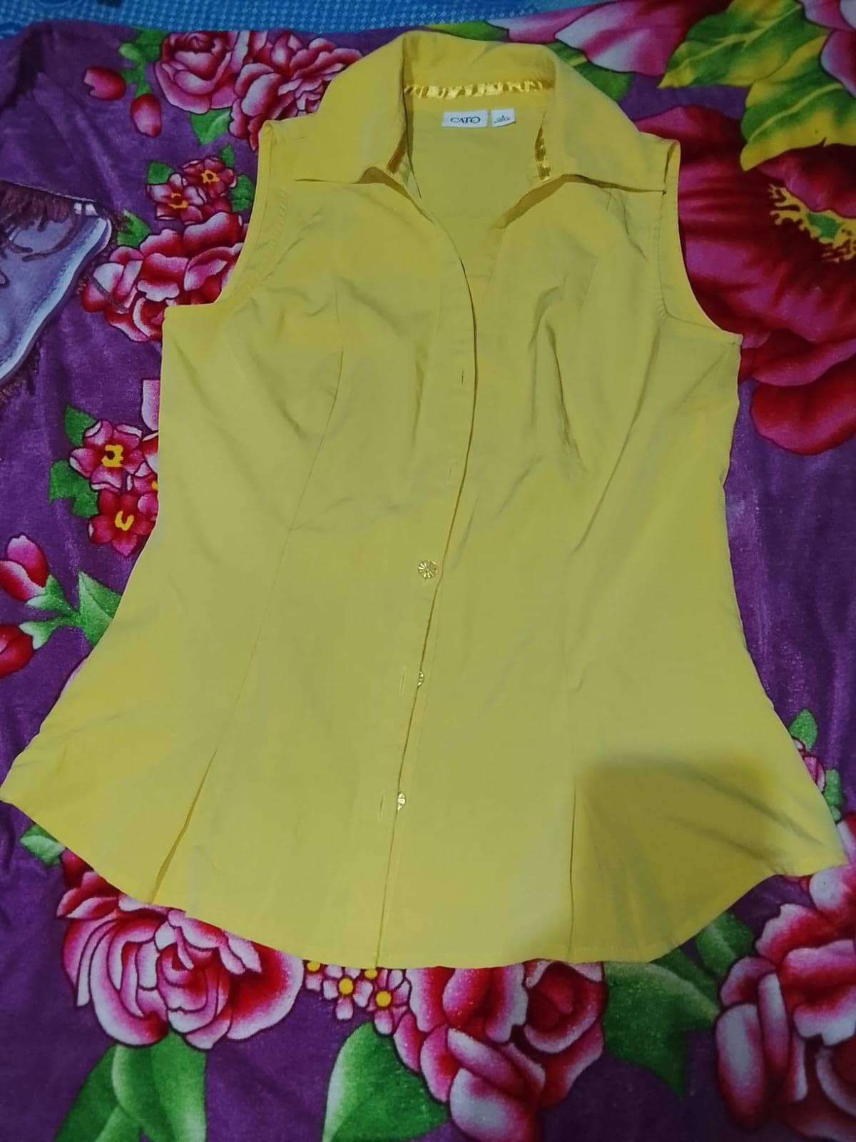 Blusa sin mangas amarilla