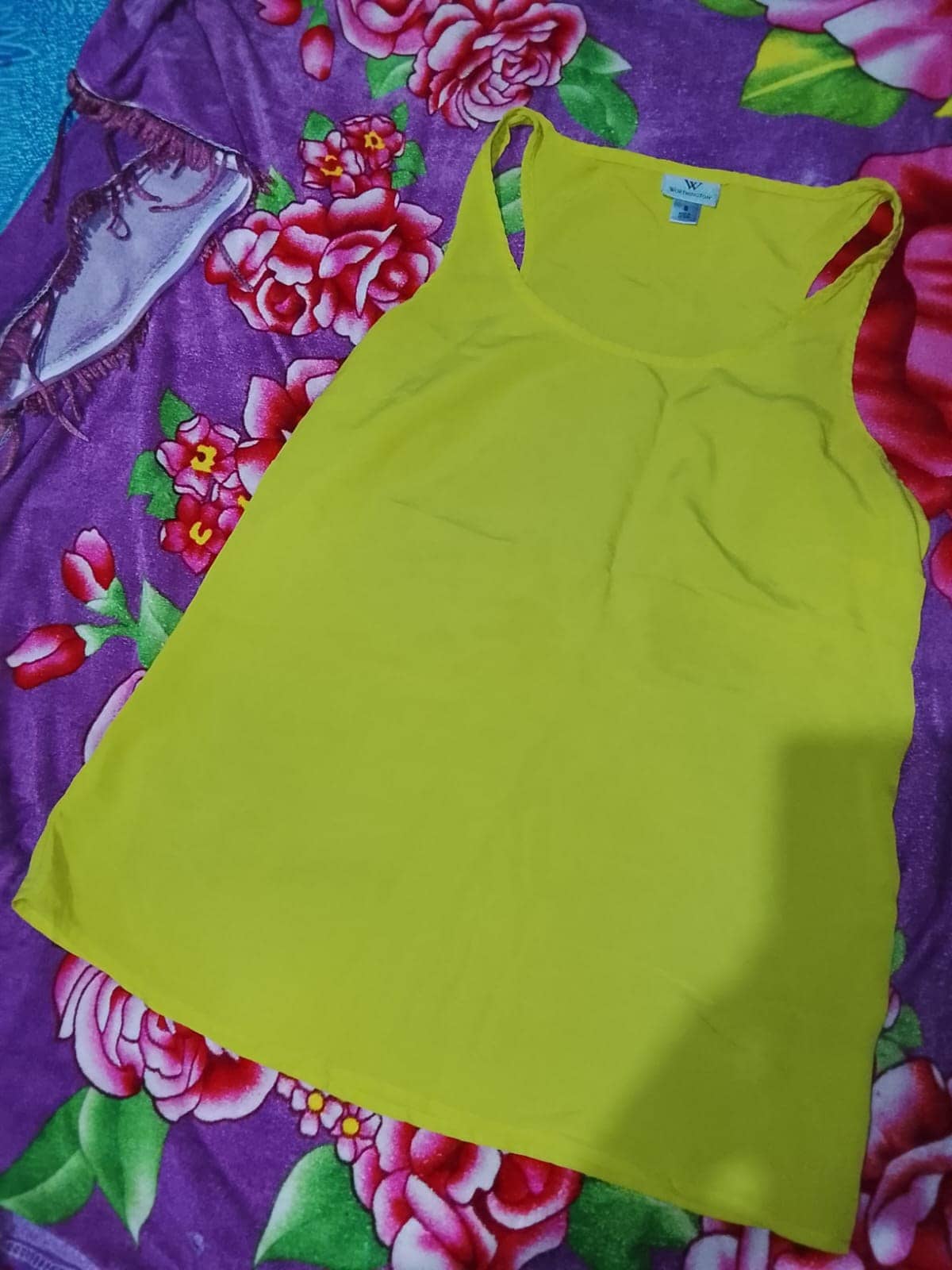 Blusa deportiva amarilla