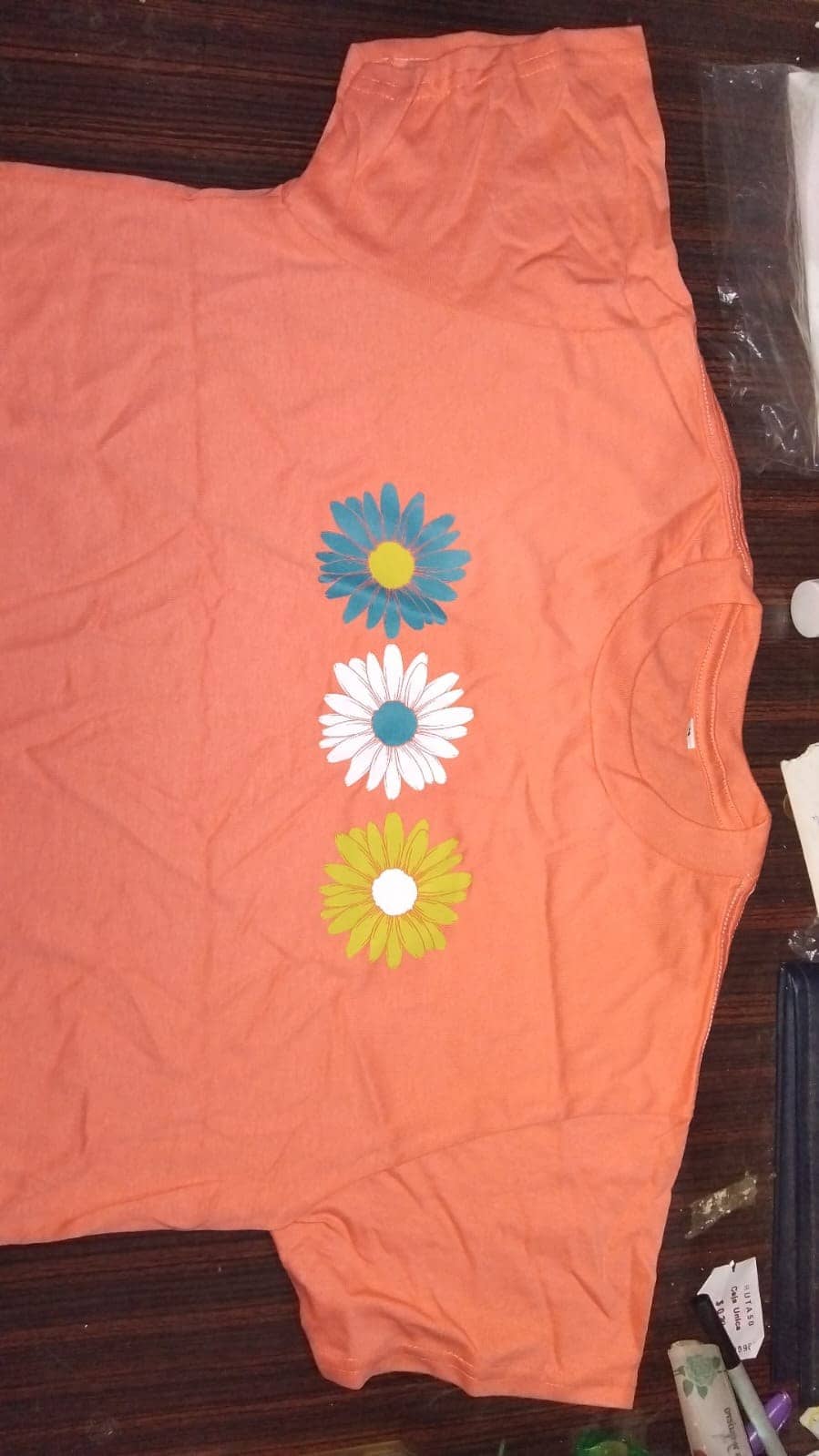 Camiseta con flores