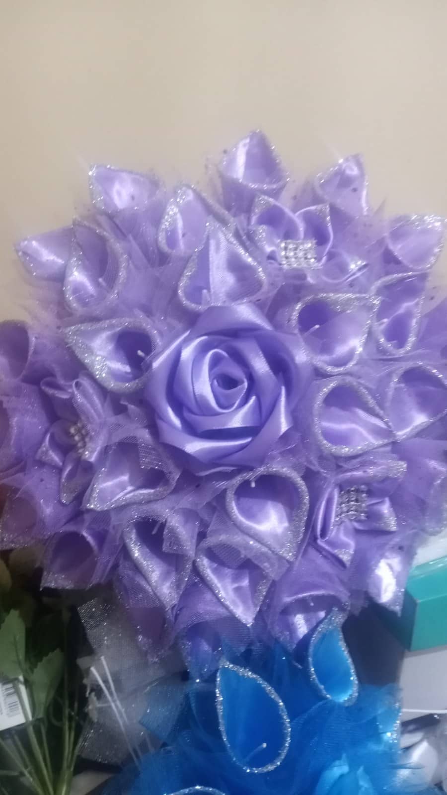 Ramo de rosas moradas