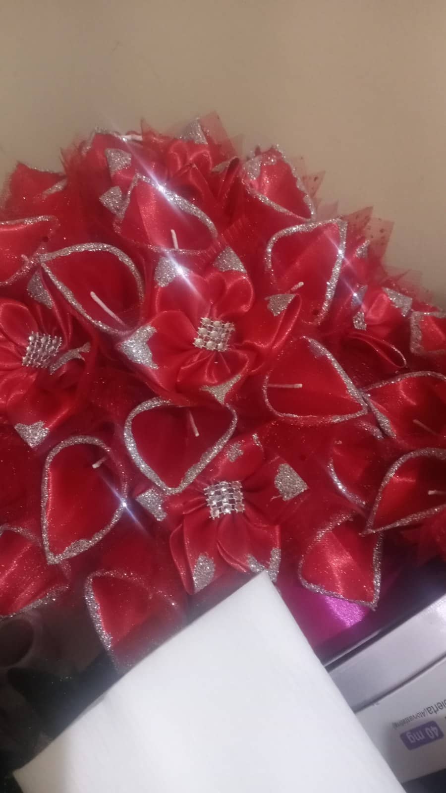 Arreglo de flores rojas