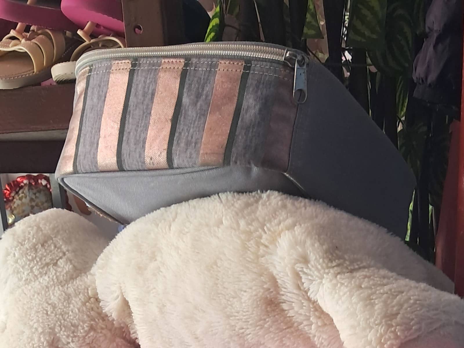 Bolso Gris con Franjas