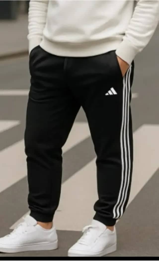 2 Joggers con franjas por $20