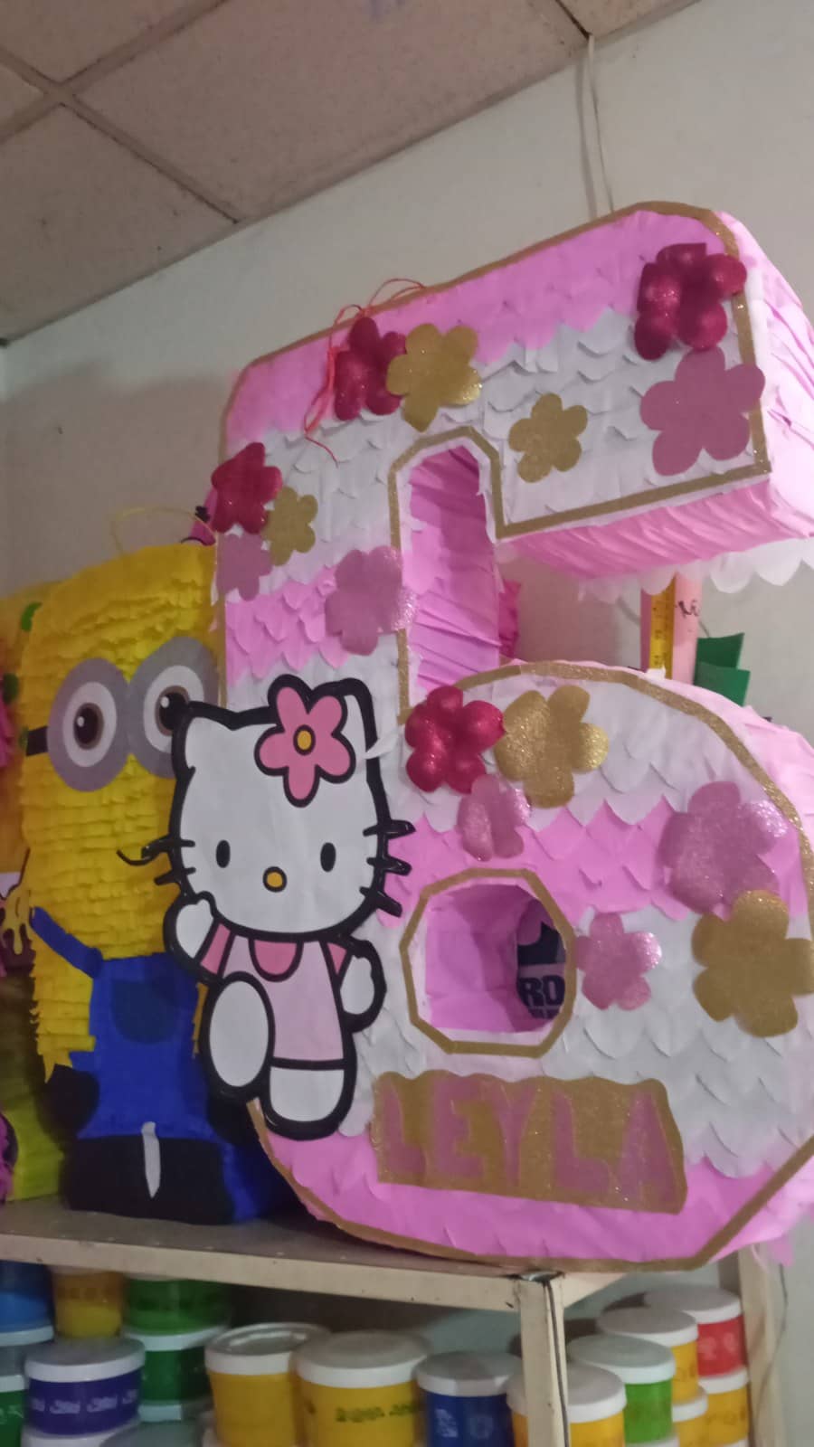 Piñata Número 6 Hello Kitty