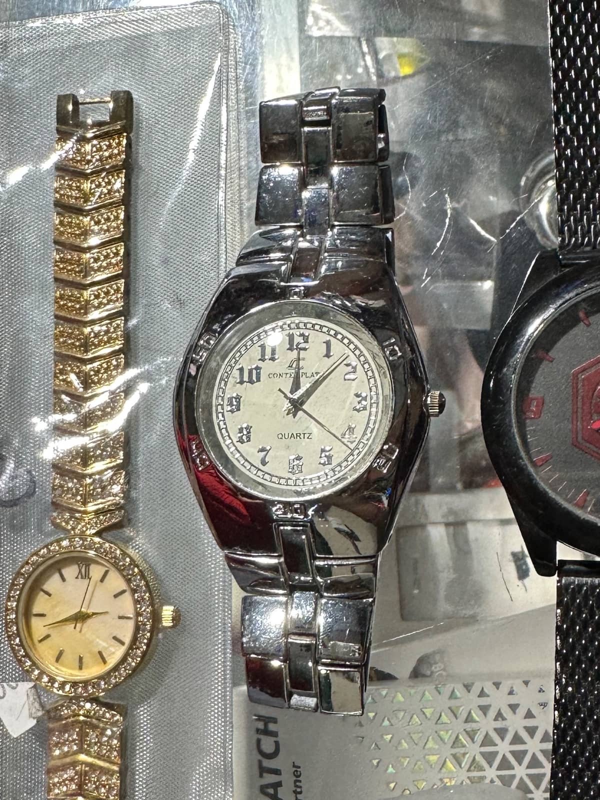 Reloj plateado clásico