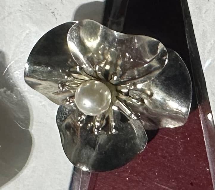 Aretes de flor plateados