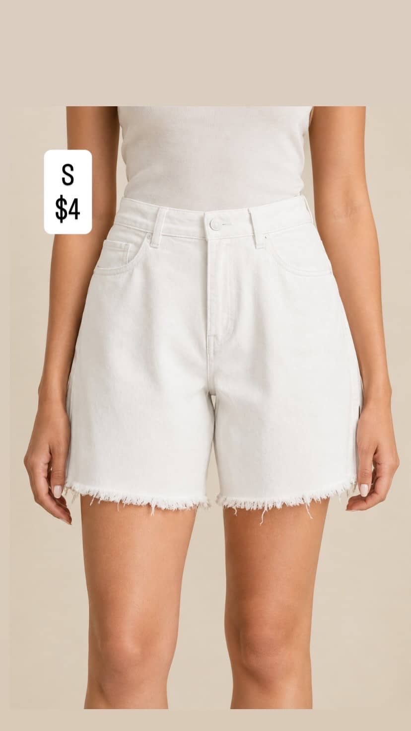Short Blanco Deshilachado