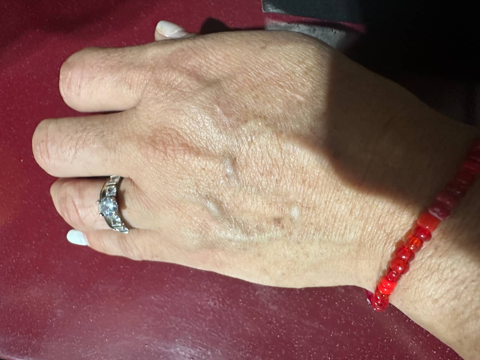 Anillo de plata con piedras