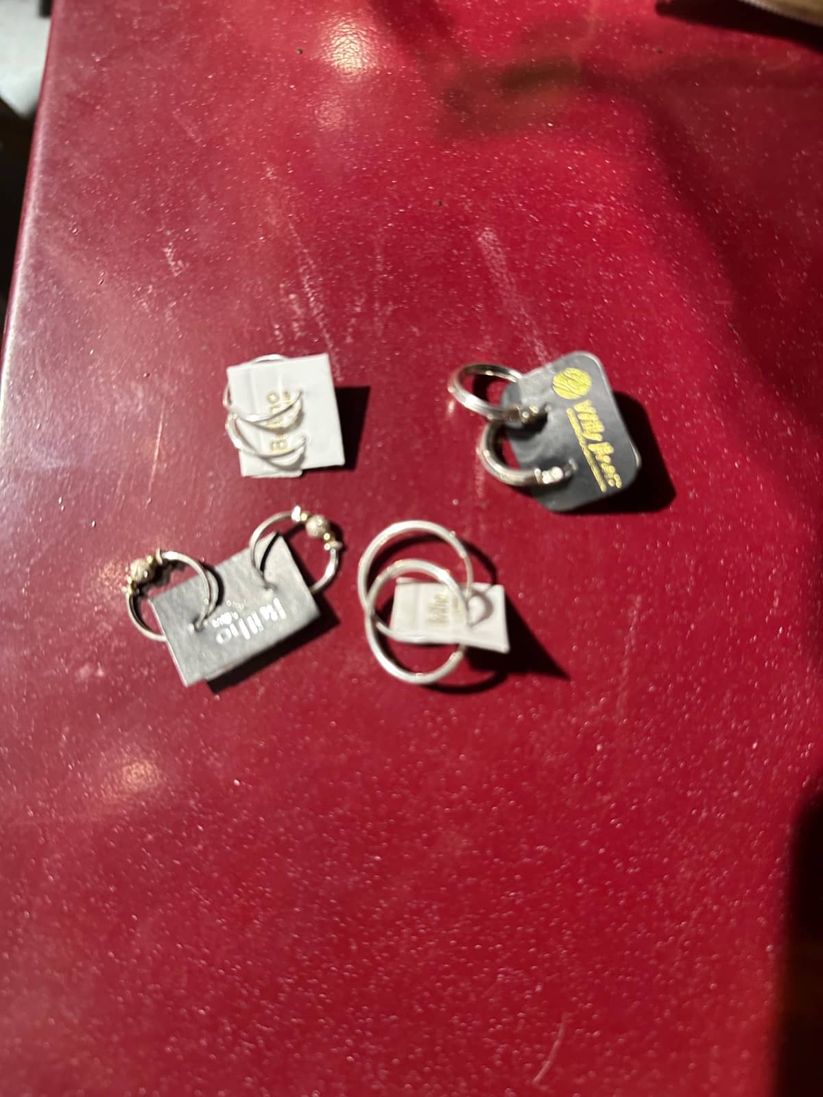 Aretes de aro plateados