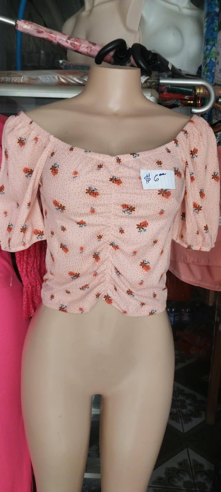 Blusa rosada con flores