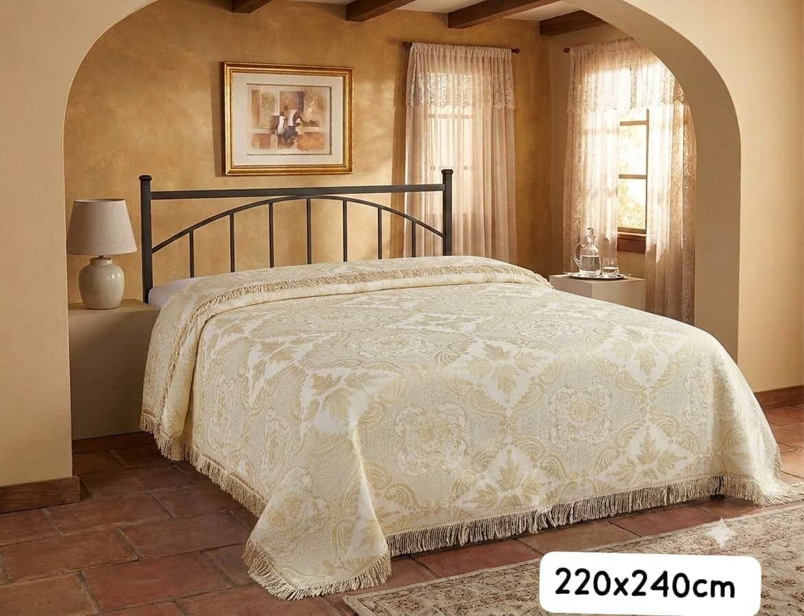Cubrecama Decorativo Beige