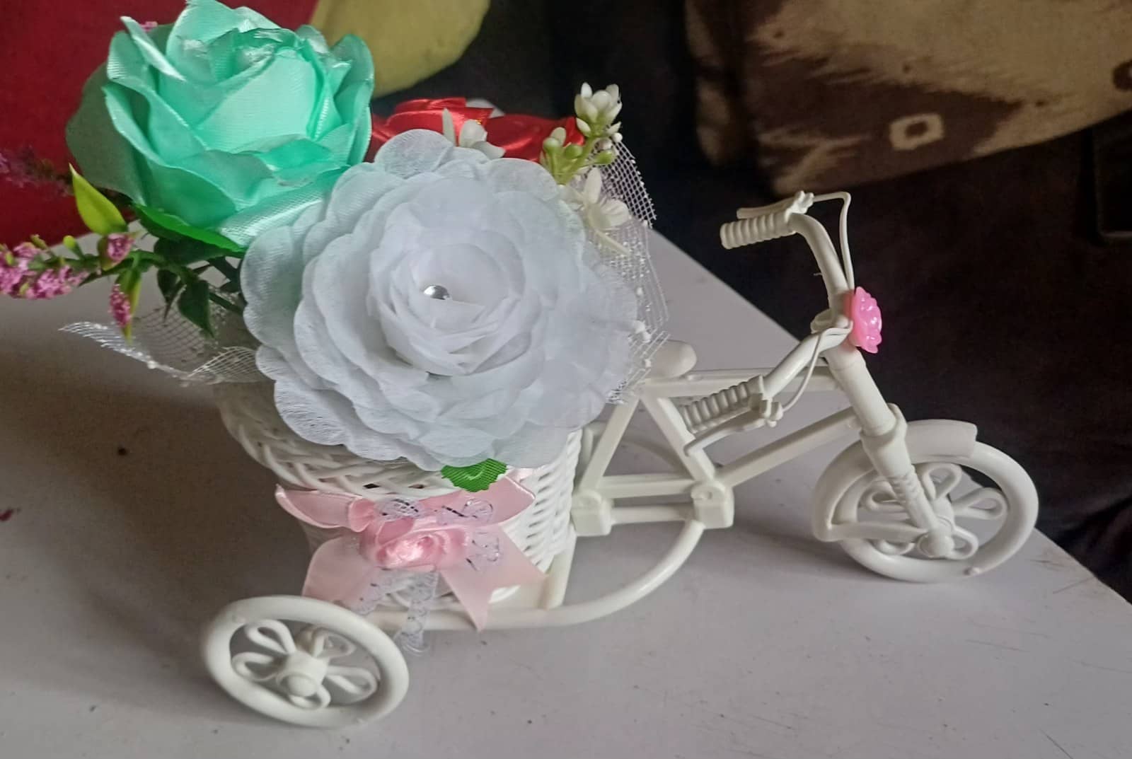 Triciclo decorativo con flores