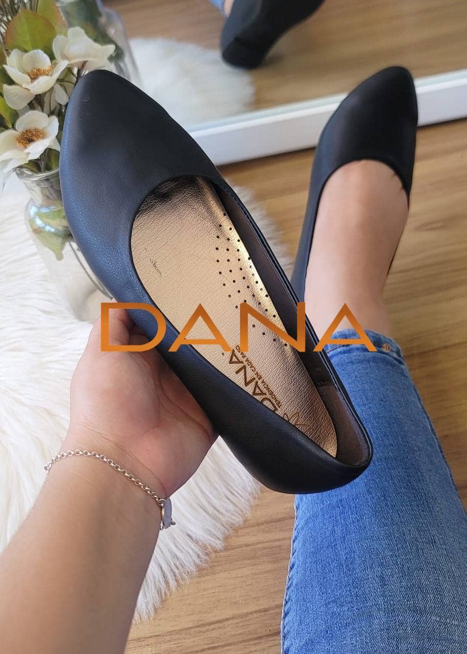 Zapato de punta negro