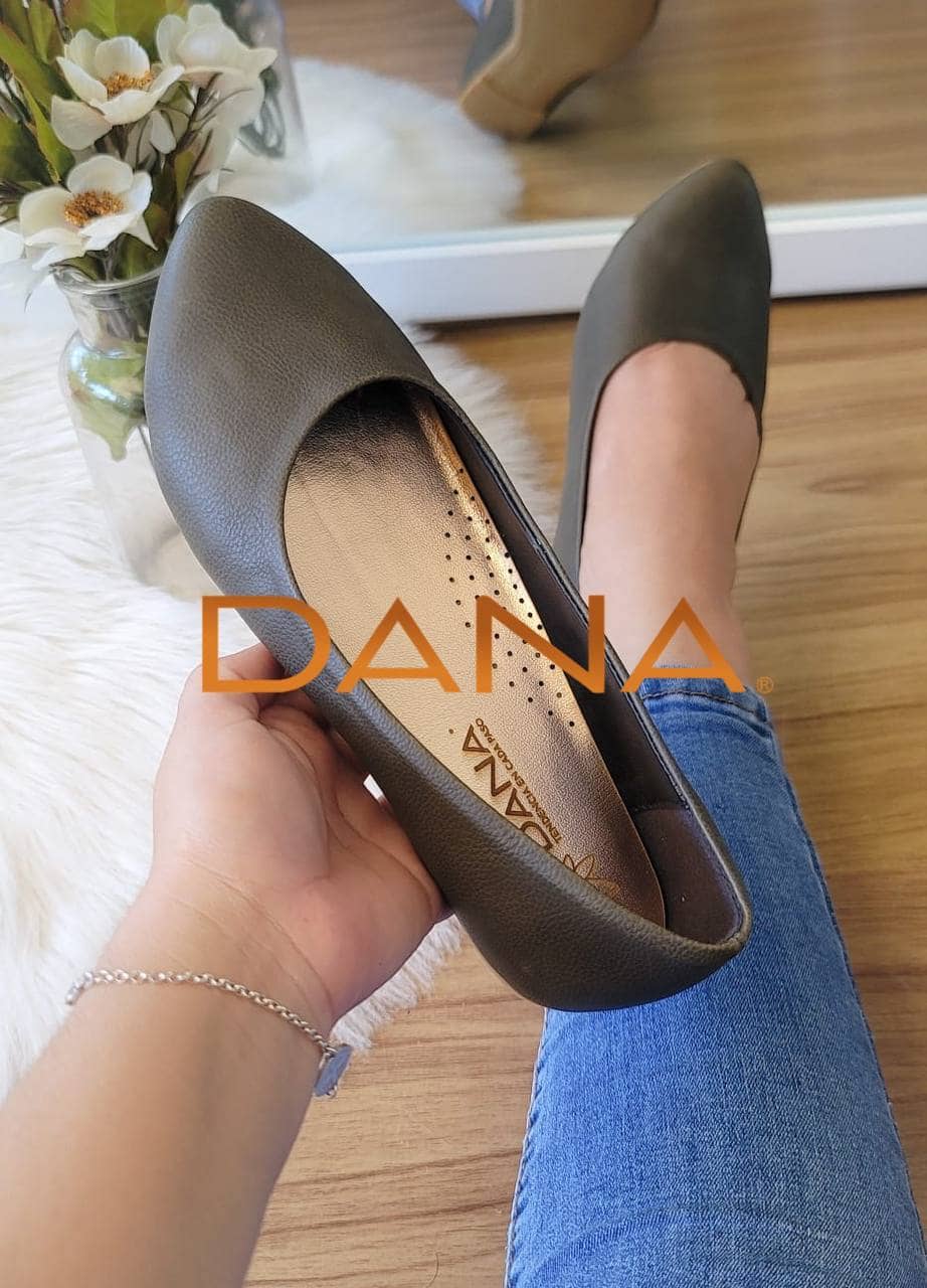 Zapato de punta gris