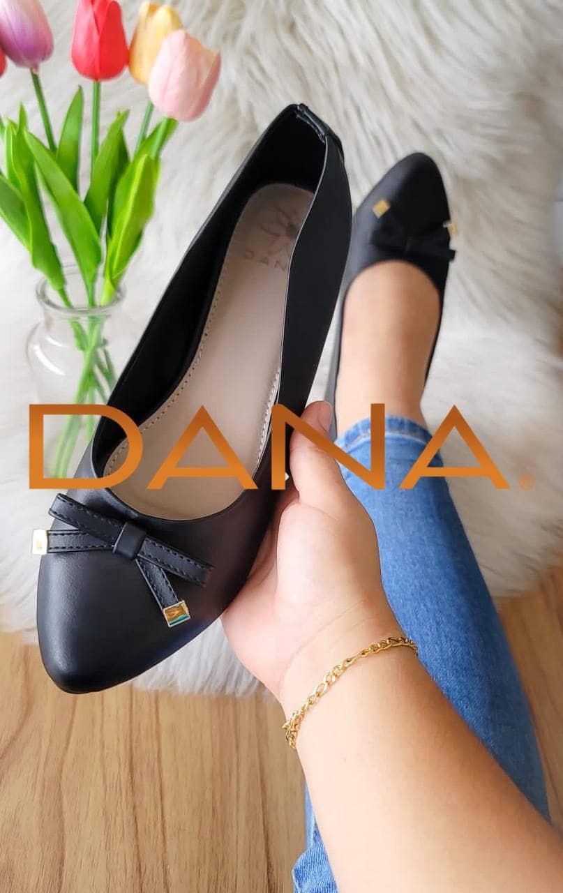 Zapato de punta con moño negro