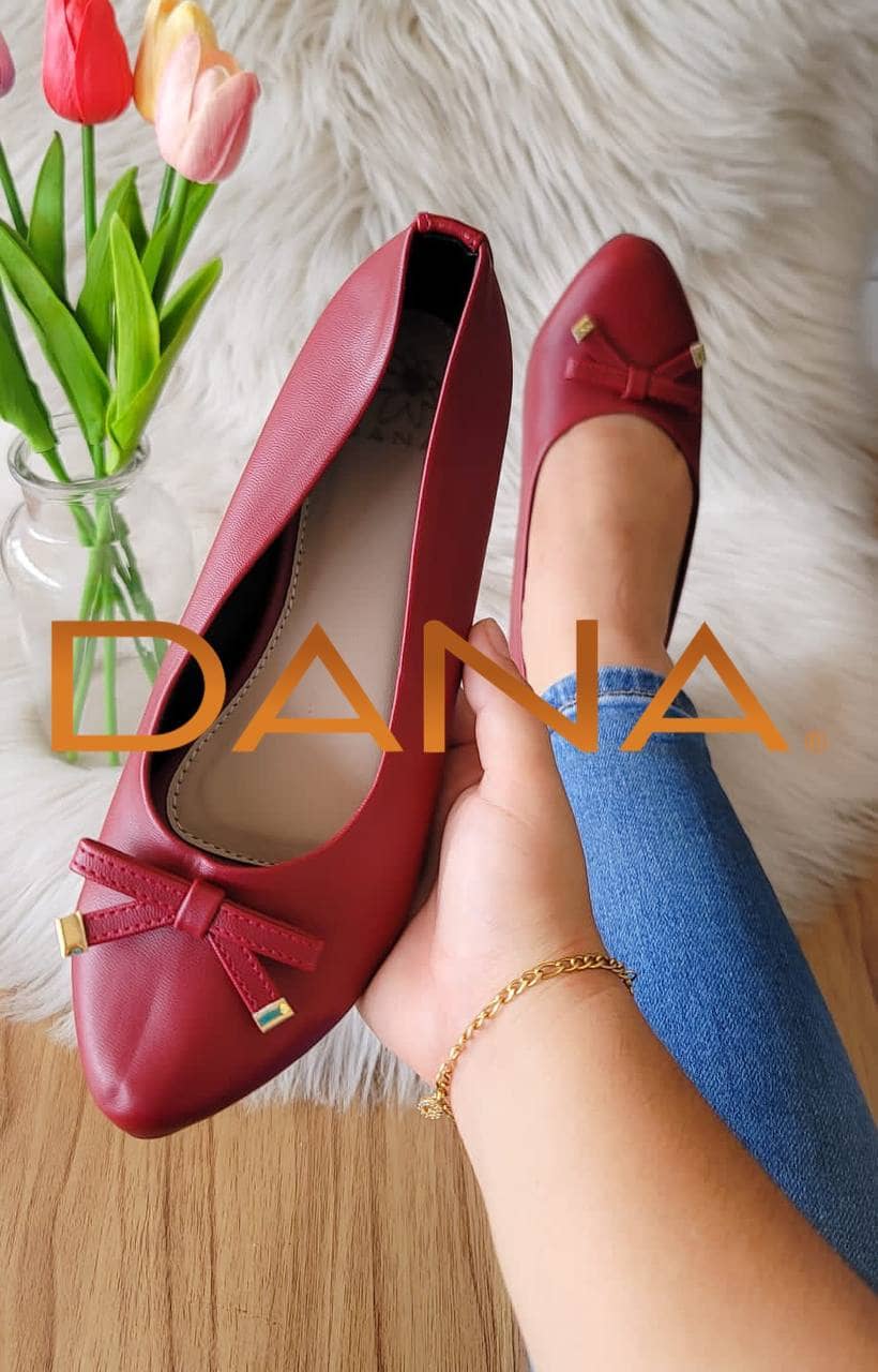 Zapato de punta con moño vino