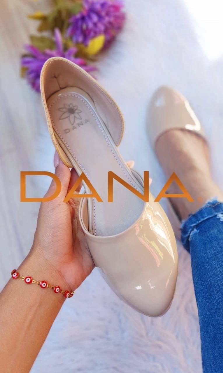 Zapato abierto de lado charol beige