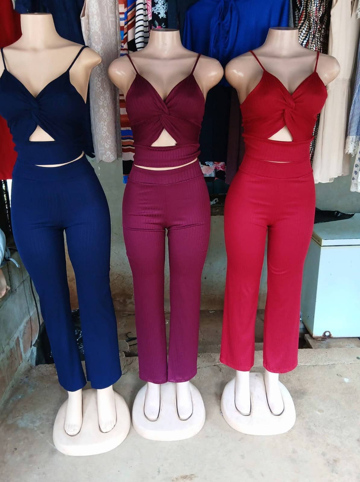 Conjunto crop top y pantalón