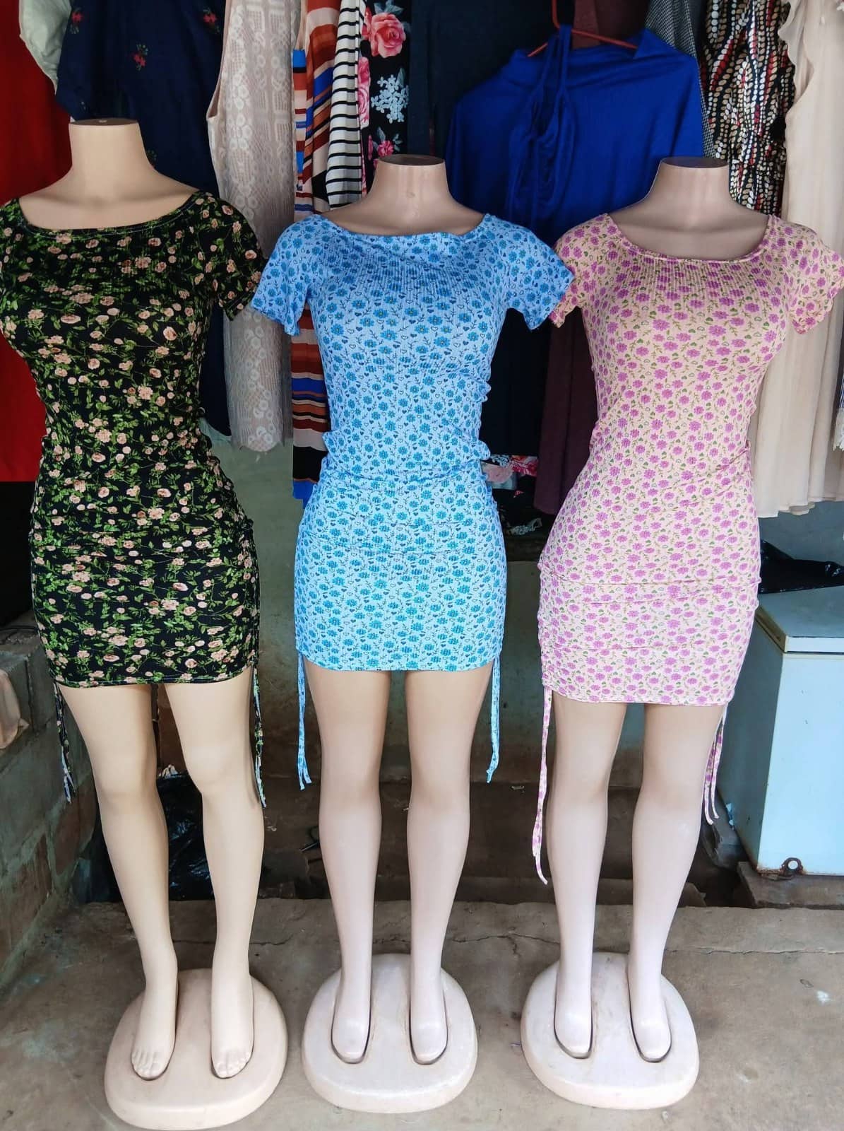 Vestido floral ajustado