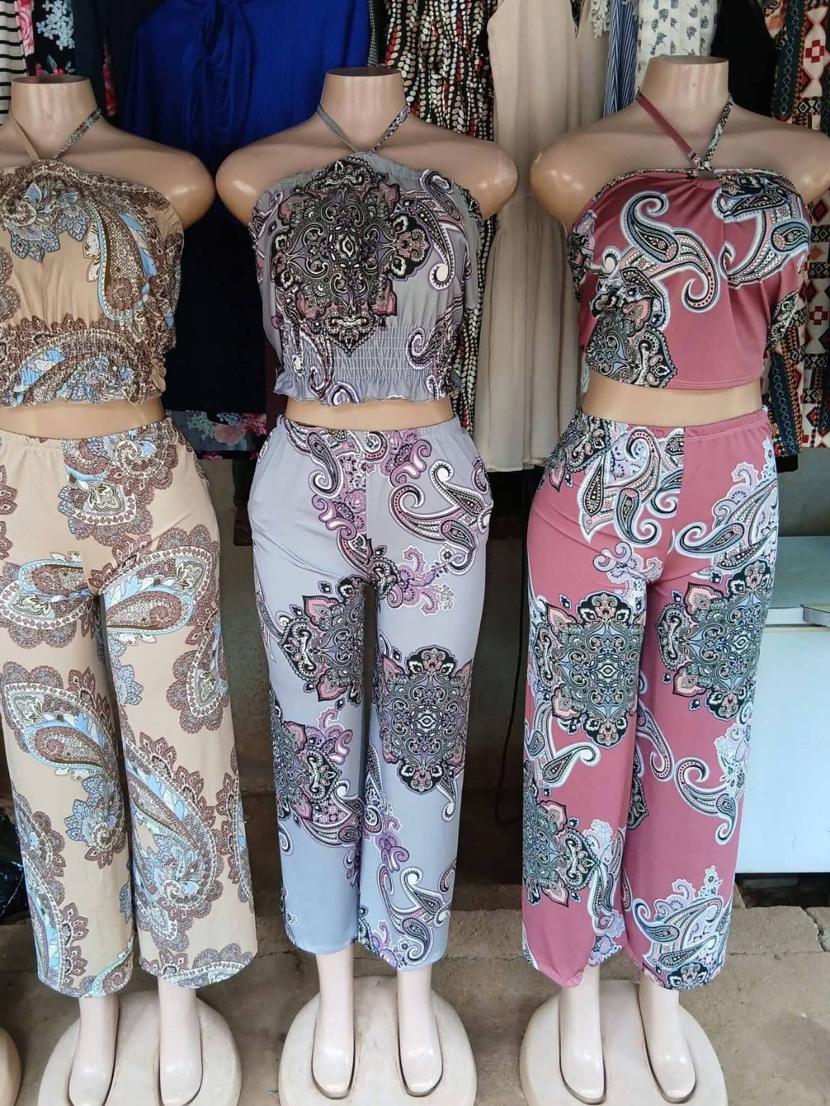 Conjunto crop top y pantalón rosa