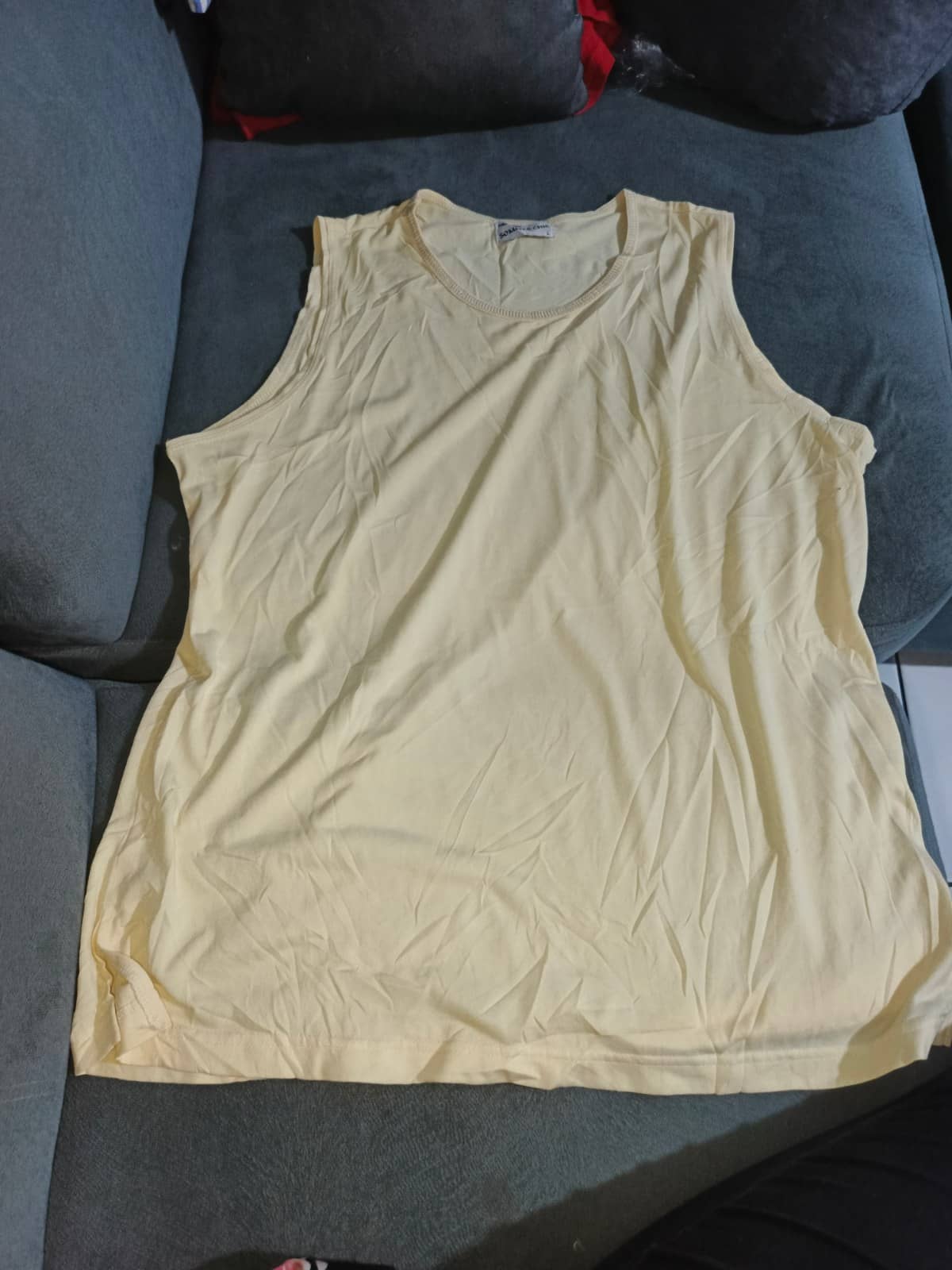 Blusa sin mangas amarilla