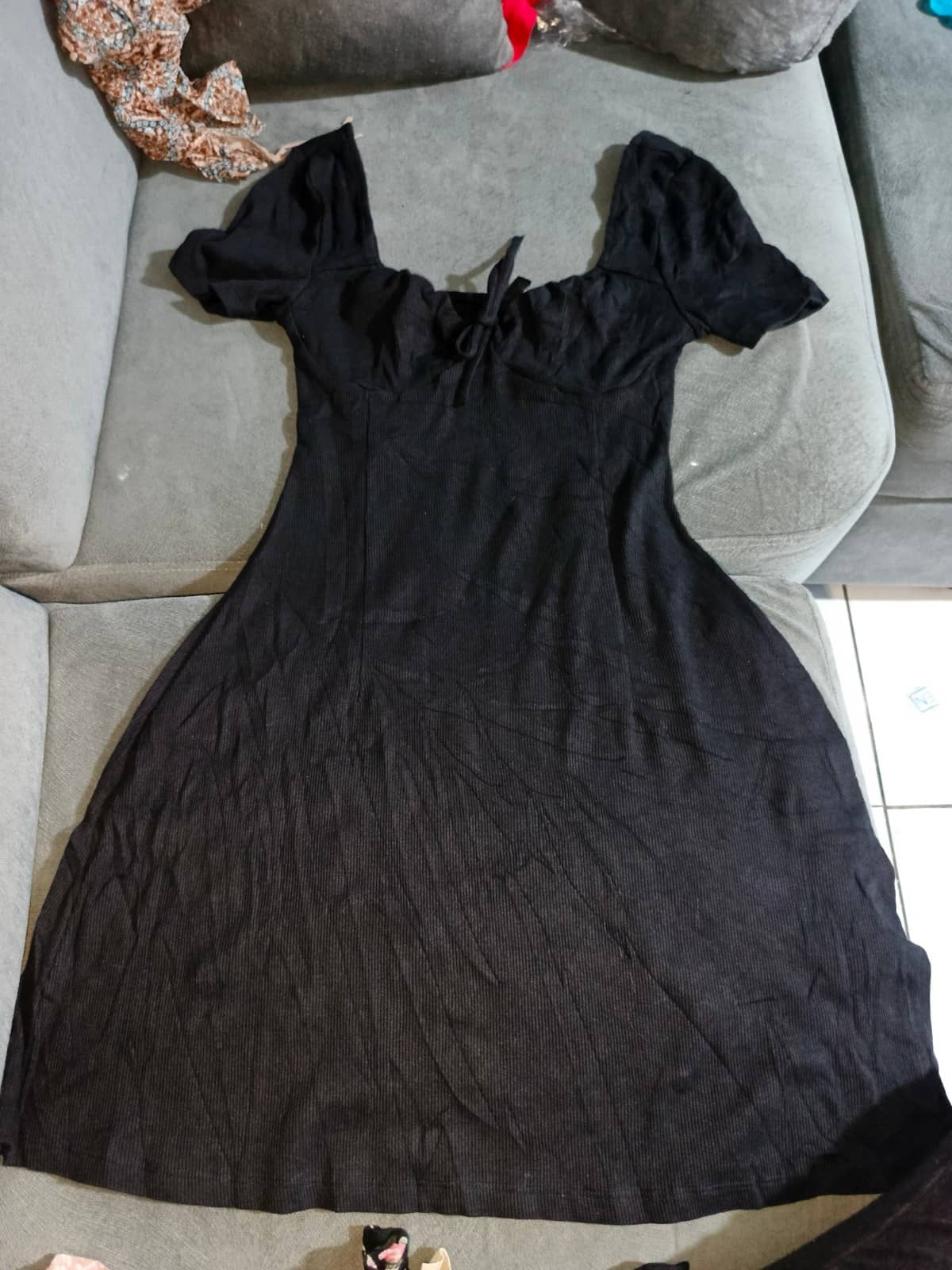 Vestido negro manga corta