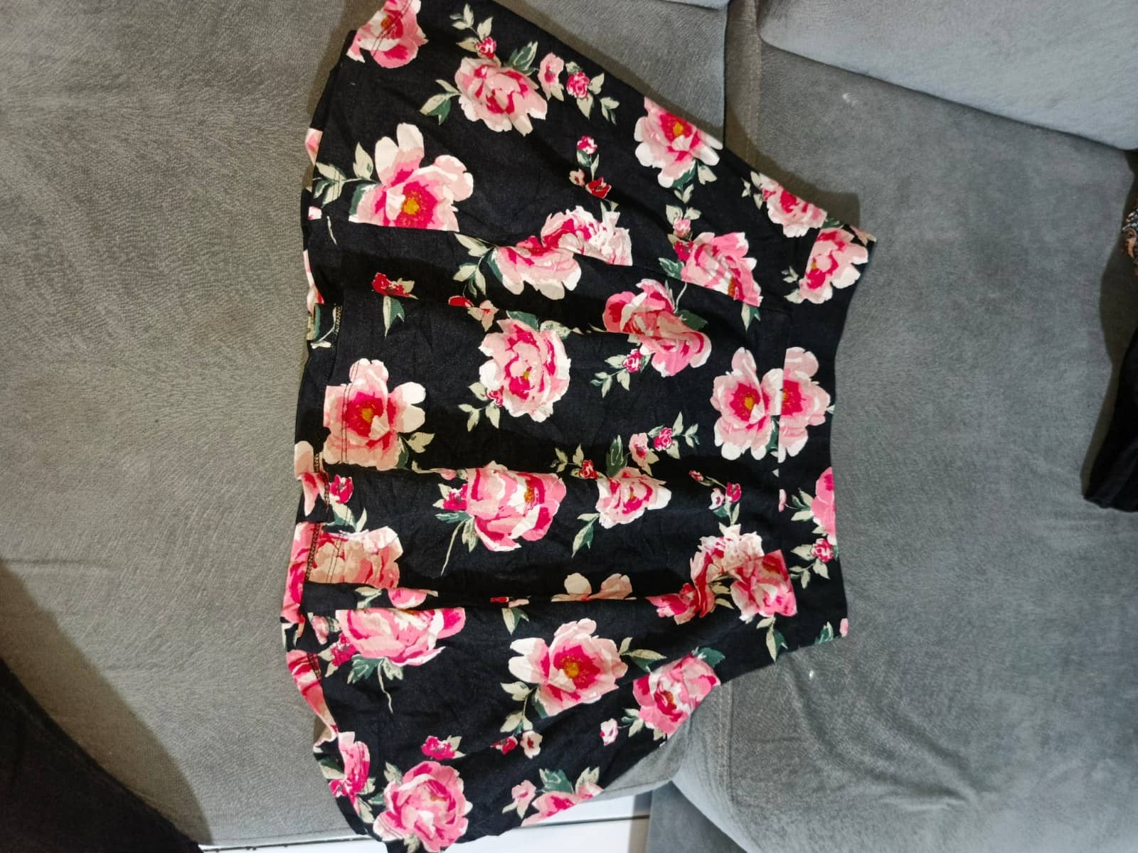 Falda Floral Negro