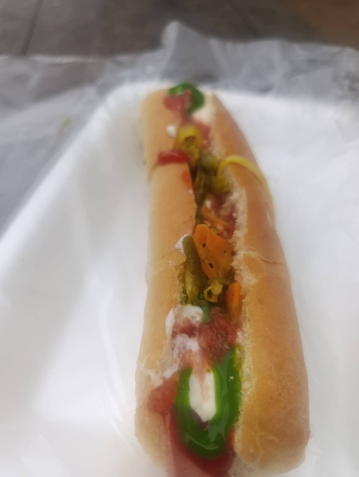 Pan con mortadela