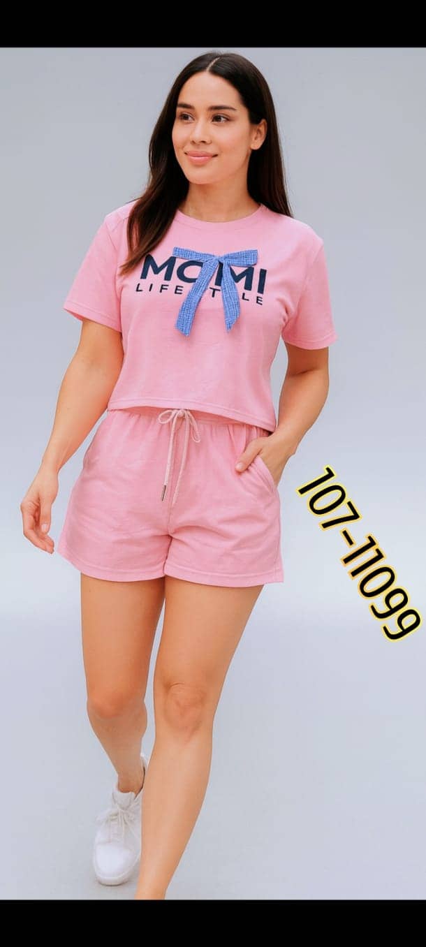 Conjunto rosado de camiseta y short