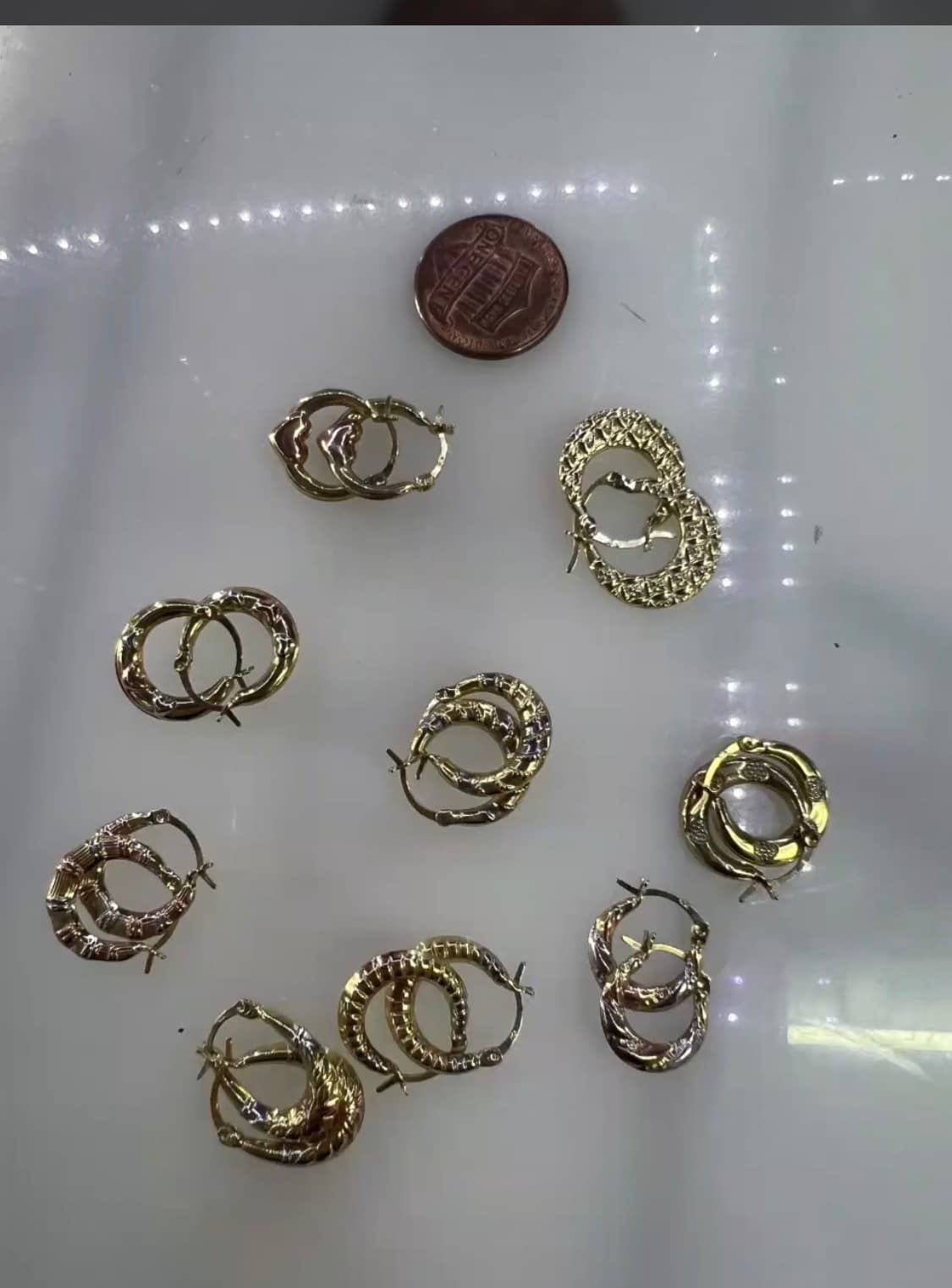 Aretes de aro texturizados
