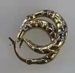 Aretes de aro texturizados medianos